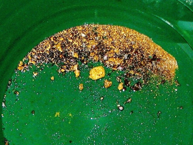 California Gold Paydirt 1 lb. Gold Bonanza Pay Dirt Bag Panning Concentrates